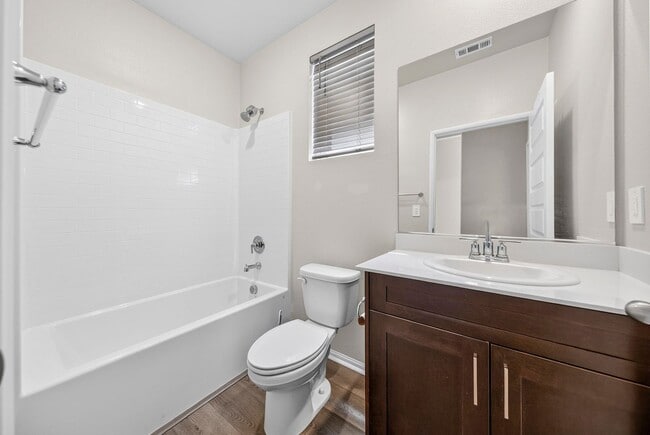 Building Photo - 1037 Yuzu Wy