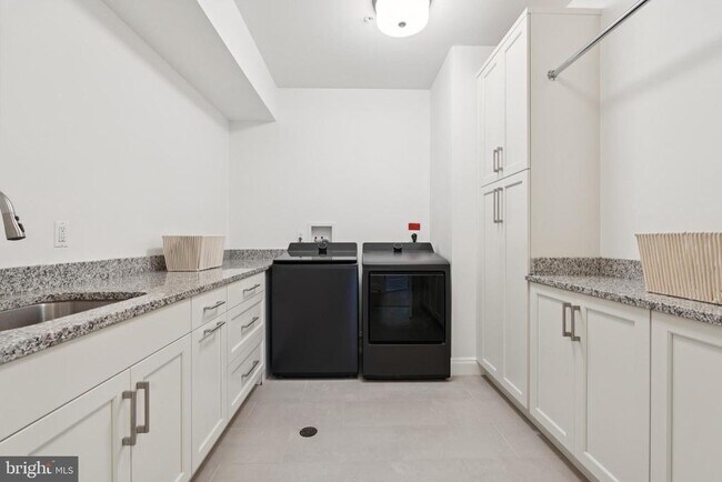 Building Photo - 5120 Wessling Ln