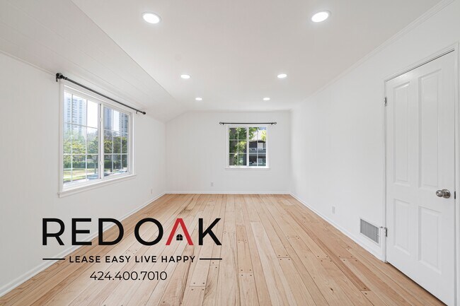 Building Photo - 360 S Linden Dr