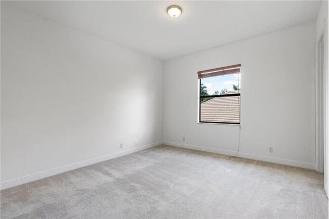 Building Photo - 10546 Versailles Blvd