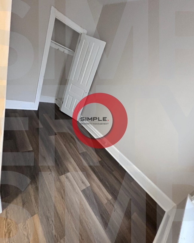 Building Photo - 4 Bedroom / 1 bathroom house