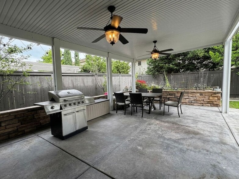 Building Photo - 9837 Bobbell Dr