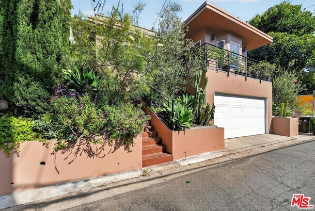 Building Photo - 1515 Rendall Pl