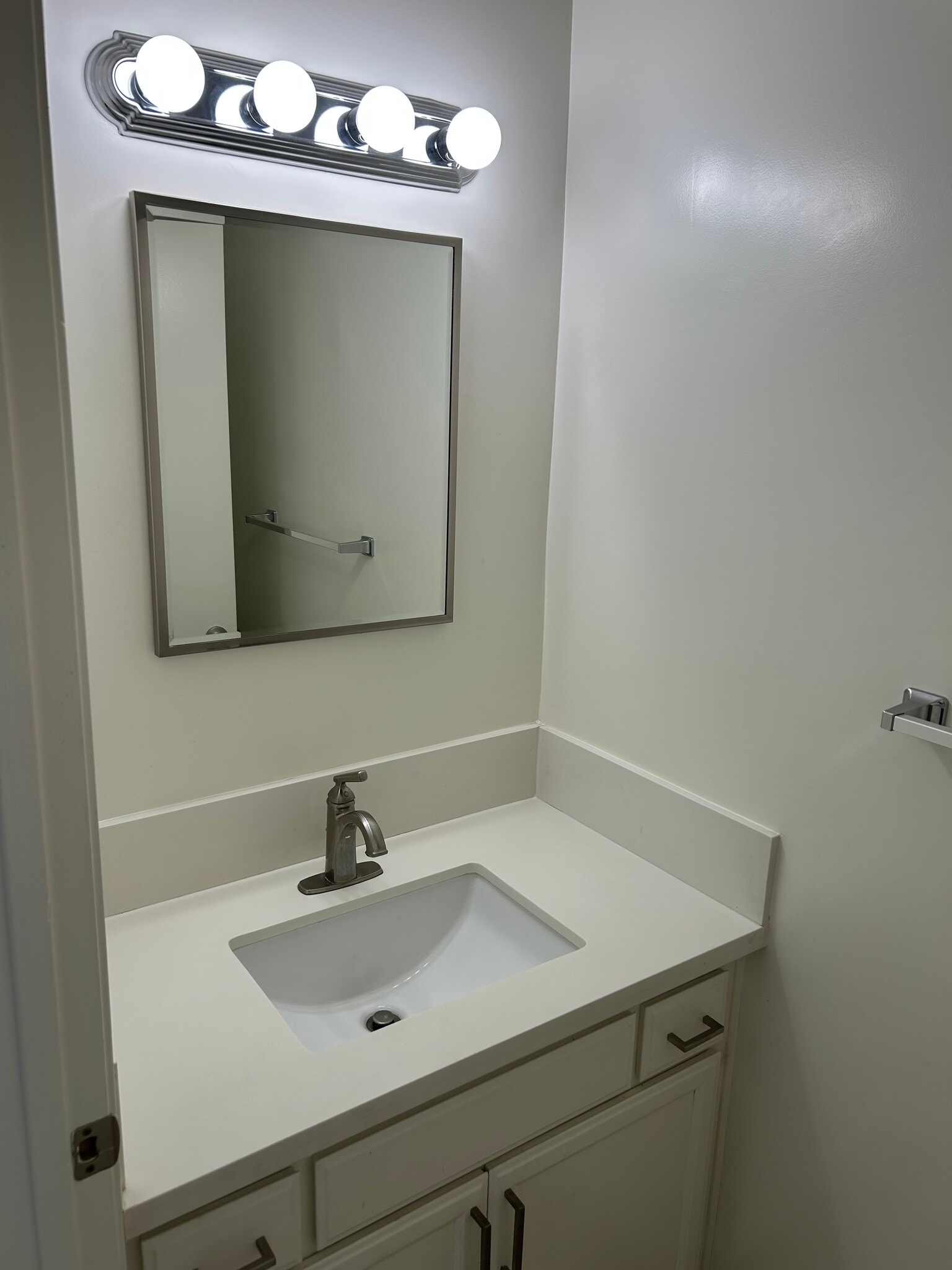 Building Photo - 4435 Coldwater Canyon Ave