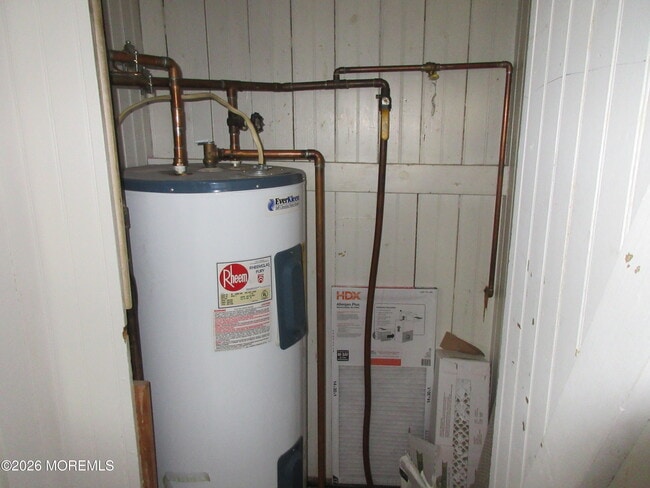 Building Photo - 319 13th Ave