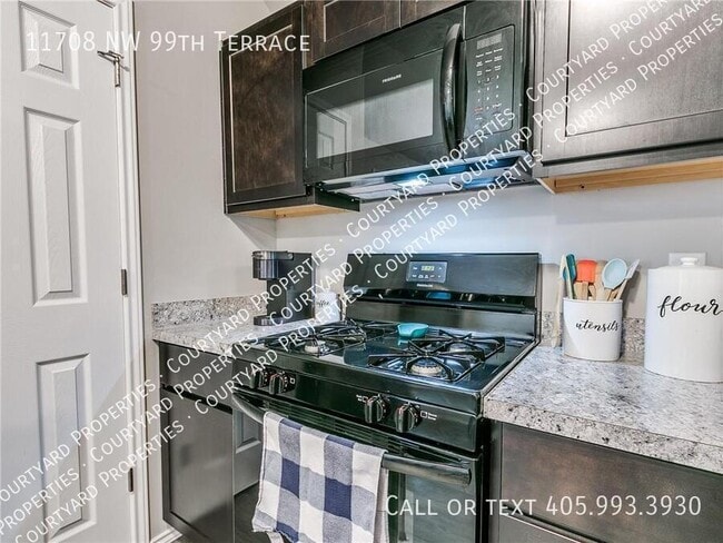 Building Photo - 11708 NW 99th Ter