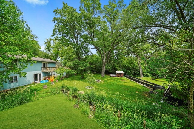 Building Photo - 4-Bed / 2-Bath Nicely Updated Home