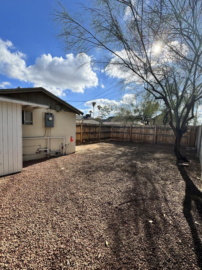 Building Photo - 2014 N 16th Ave