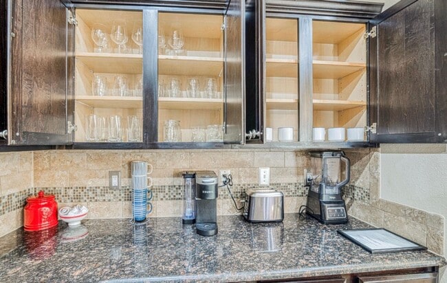 Building Photo - Westside area for Short or Long Term Rental (Completely Furnished) Beautiful 3 bed/2.5 baths plus...