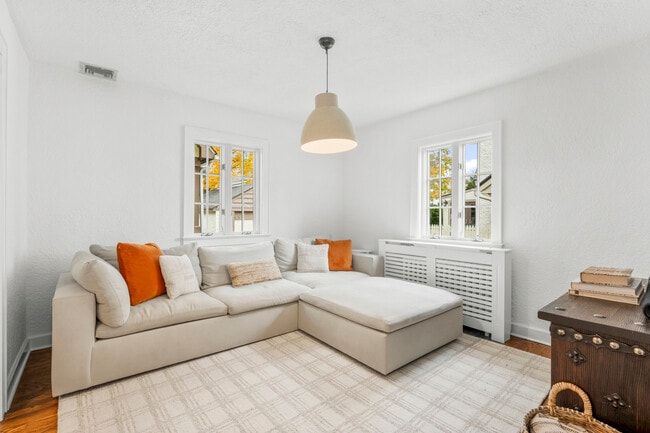 Building Photo - 39 Hillcrest Ave