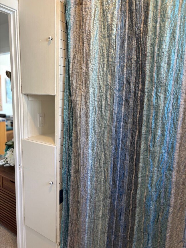 Building Photo - 4027-4029 Ocean Dr