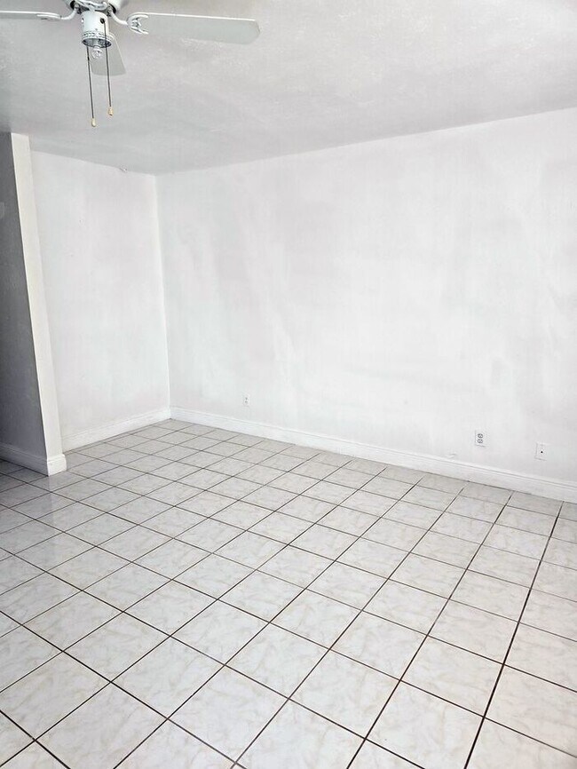 Building Photo - Large Two bedrooms with a cover patio