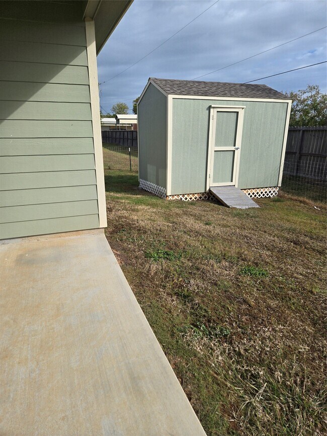 Building Photo - 2724 Avenue D