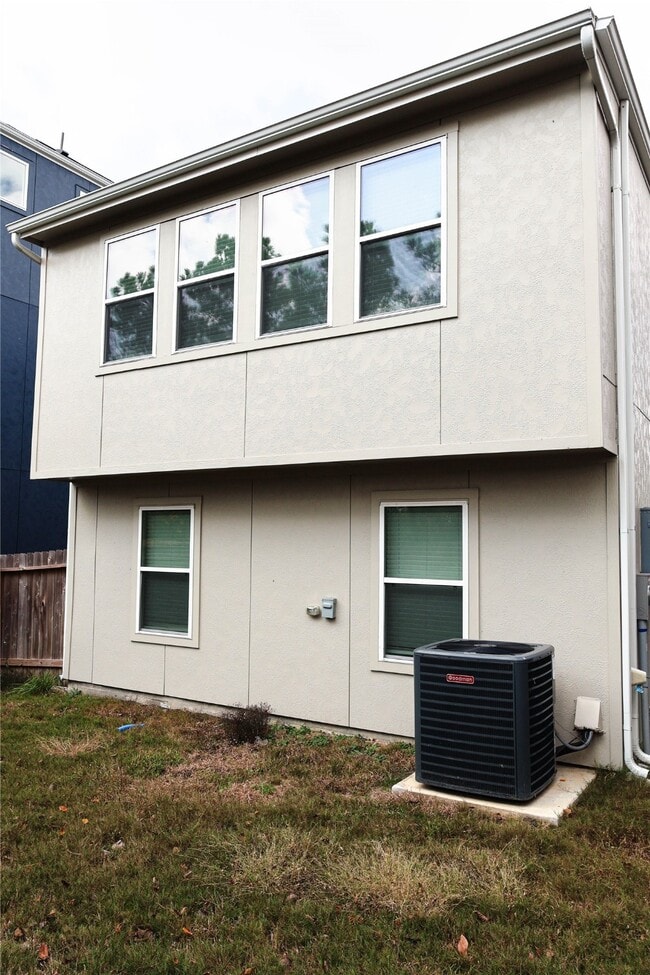 Building Photo - 3336 Vine Ter Trce