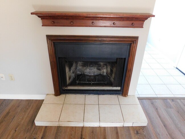 Building Photo - 5820 Briarwood - Ready for move in!!