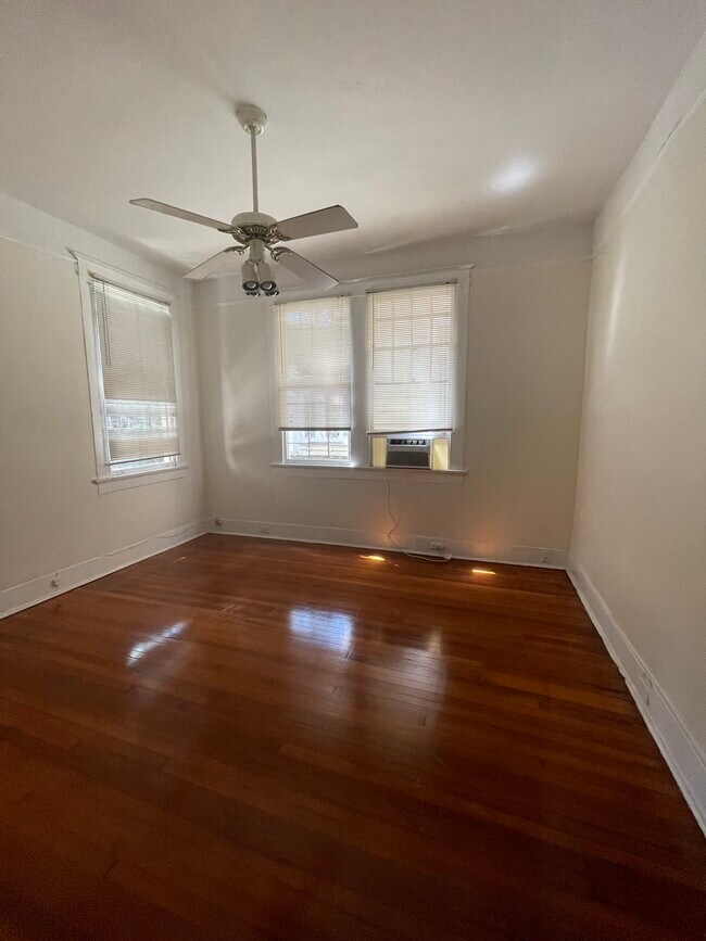 Building Photo - 7818 Saint Charles Ave