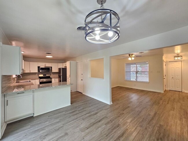 Building Photo - HUGE RENT REDUCTION AND $99 MOVE IN SPECIAL!