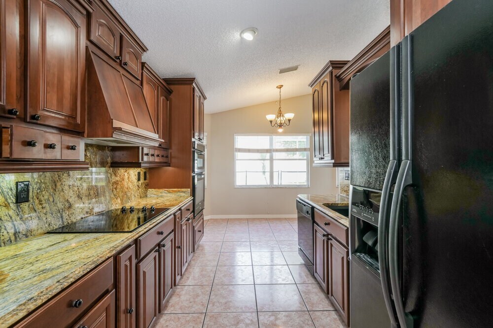 Building Photo - 9233 Buena Mesa Dr