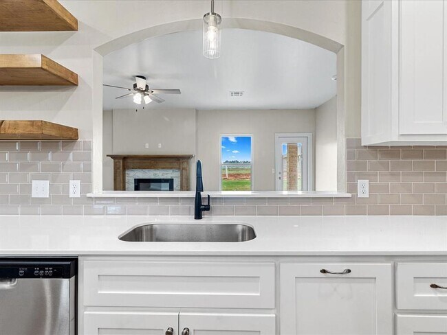 Building Photo - Newer Home For Lease in Washington!