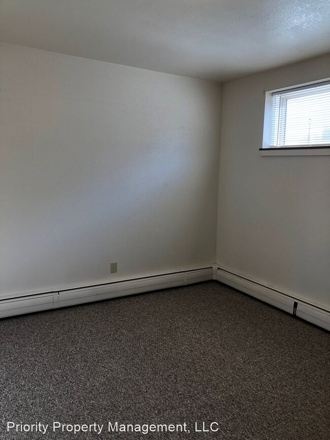Building Photo - 600 S Gillette Ave