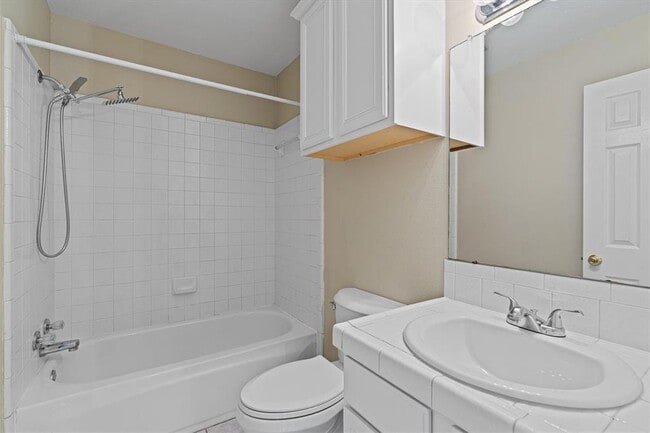 Building Photo - 1404 River Oak Dr