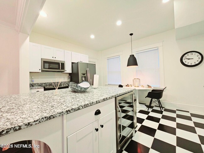 Building Photo - 2776 Herschel St