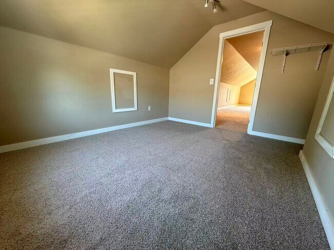 Building Photo - new carpet installed, 600sqft bonus room with large RV/Boat parking space
