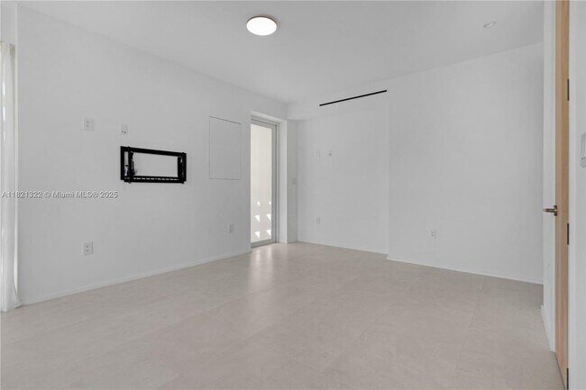 Building Photo - 4432 W Flagler St