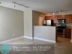 Building Photo - 1020 Crystal Way