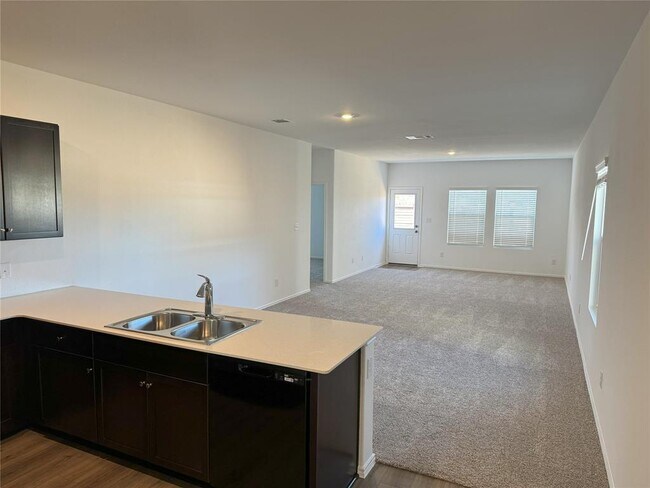 Building Photo - 408 Whoopers Loop