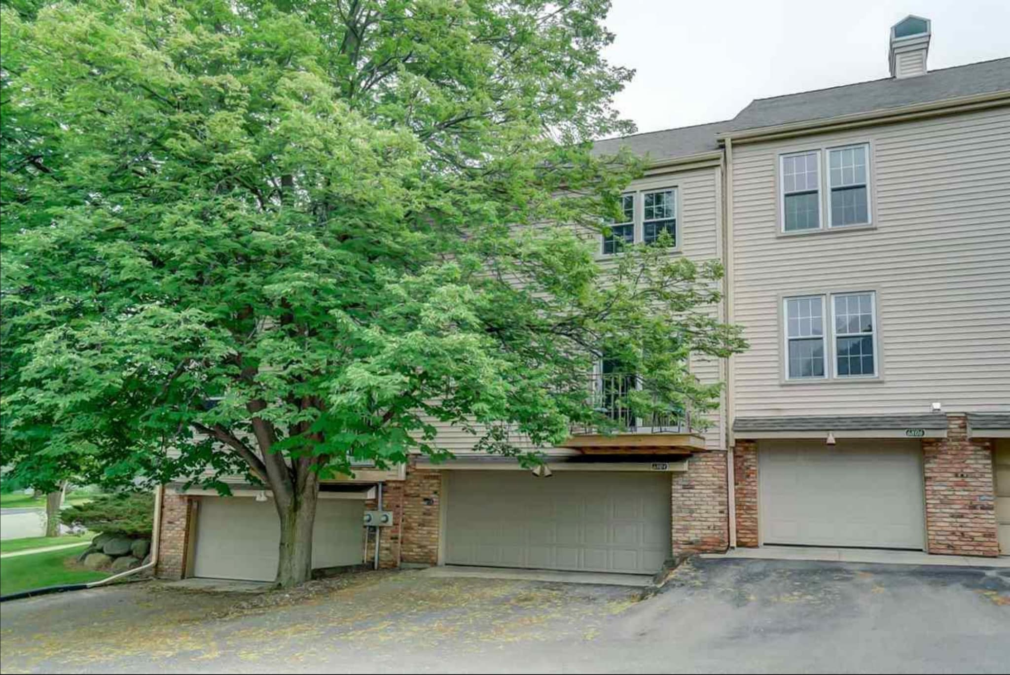 2 car garage - 6804 Old Sauk Ct