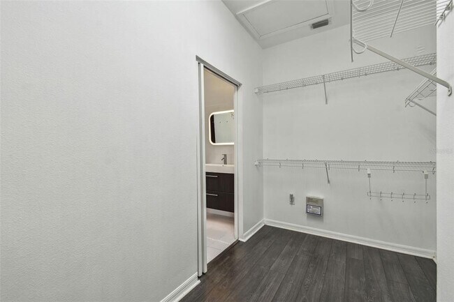 Building Photo - 8208 Pinewood Run Ct