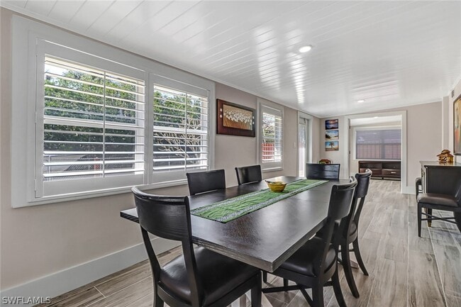 Building Photo - 3470 Lakeview Dr