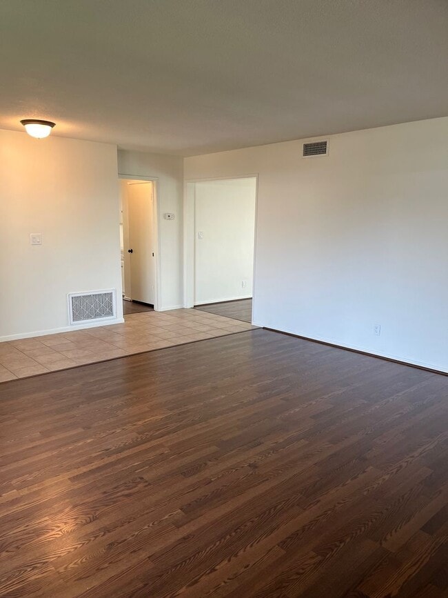 Building Photo - Charming 3 Bedroom, 2 Bath Single Family Home for rent in Seal Beach, CA!