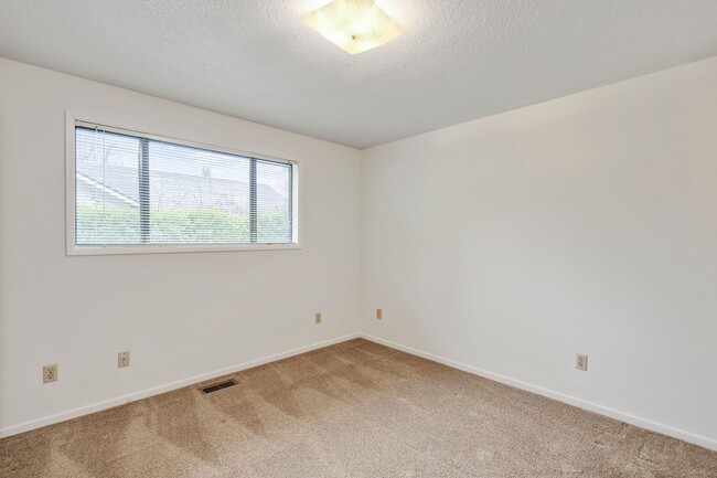 Building Photo - SW Portland - Single Level - 3 Bed, 2 Bath