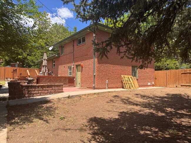 Building Photo - 3131 W Platte Ave