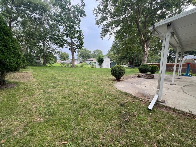 Building Photo - 304 Lawson Dr
