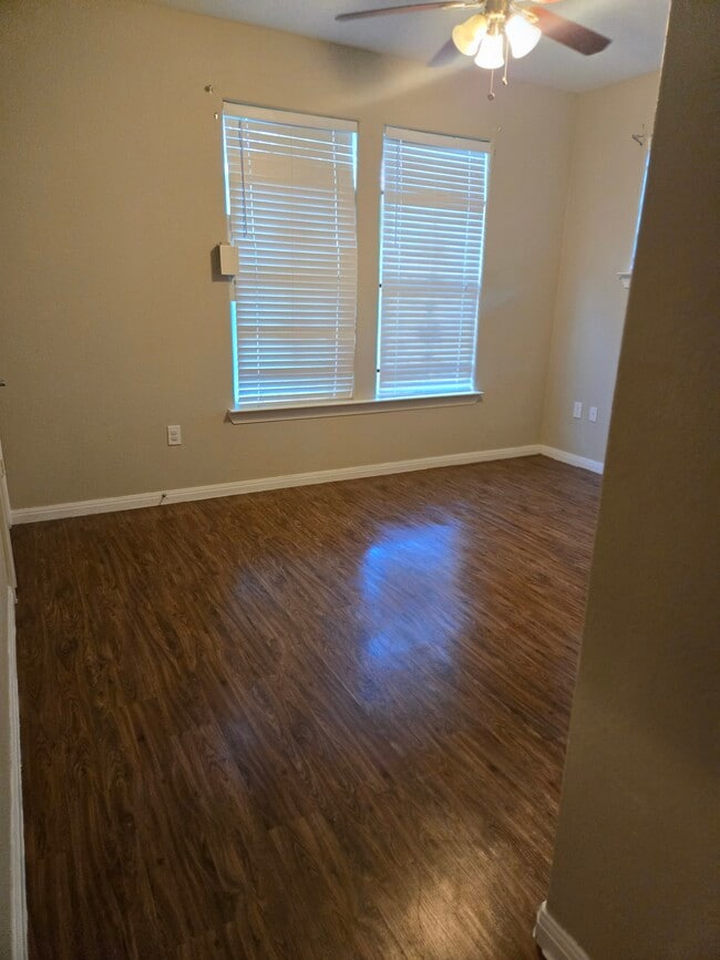 Building Photo - 1025 Porter St