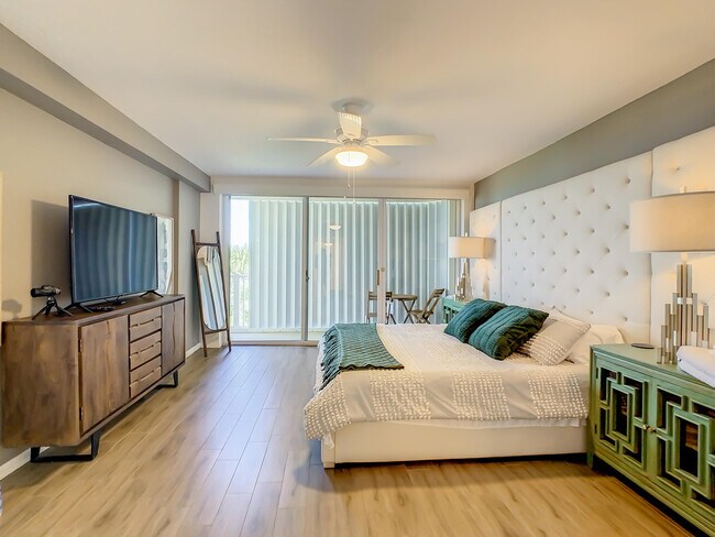 Building Photo - 1851 Jimmy Buffett Mem Hwy