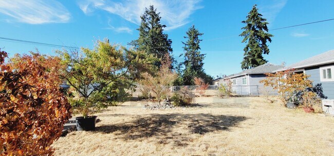 Building Photo - Absolutely Gorgeous 3 bd, 1 ba House locat...