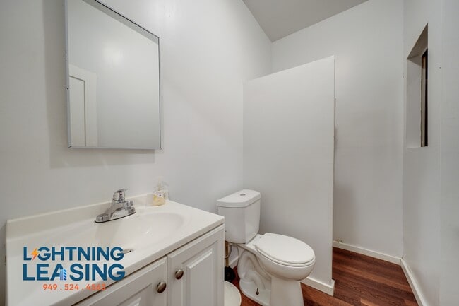 Building Photo - 1420 Flower St