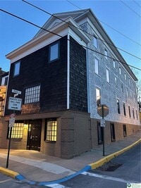 Building Photo - 427 Delaware Ave