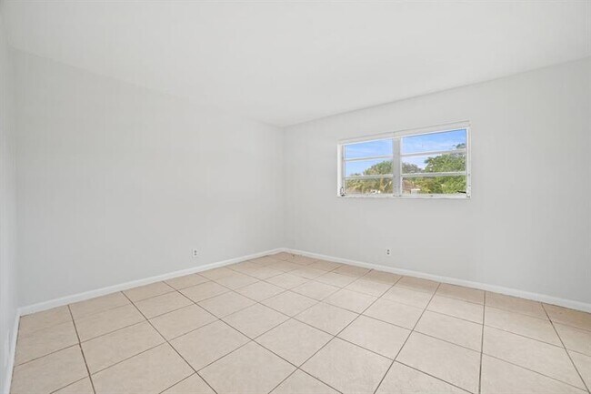 Building Photo - 461 Sunshine Dr