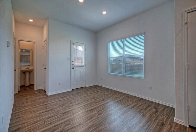 Building Photo - 3201 Ancira Pl