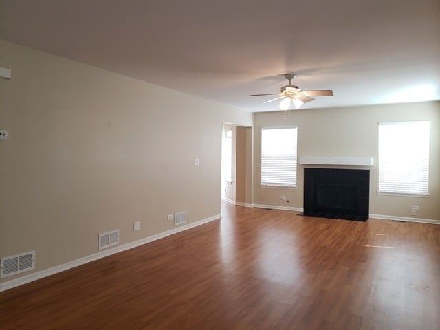 Building Photo - 2108 Primrose Dr
