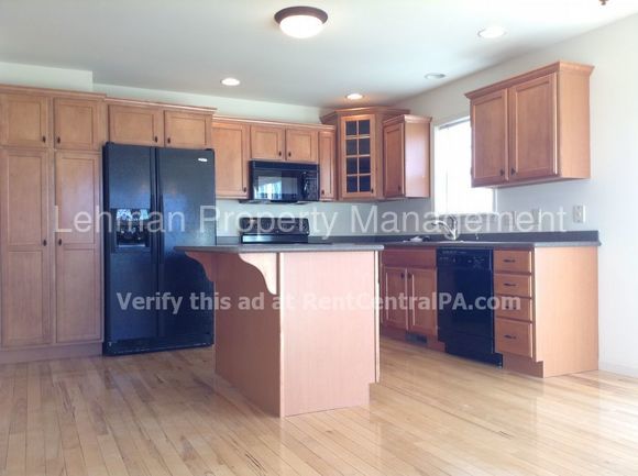 Building Photo - 542 Meadow Croft Cir