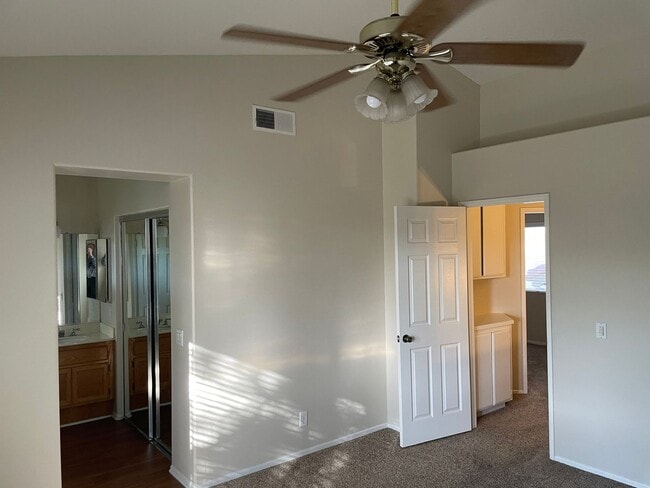 Building Photo - Dual Master Suite Townhome in Rancho Santa...