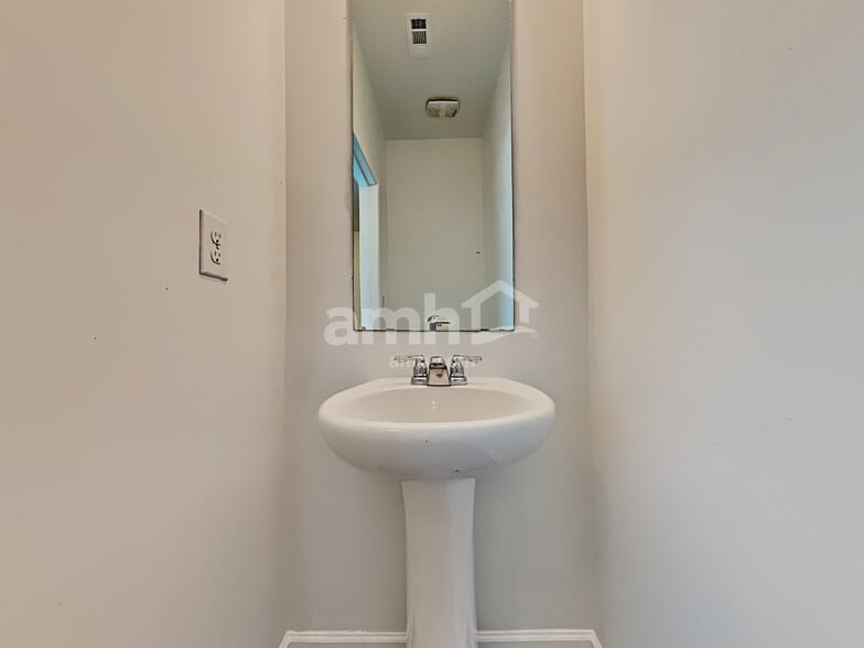 Building Photo - 350 Scotland Dr