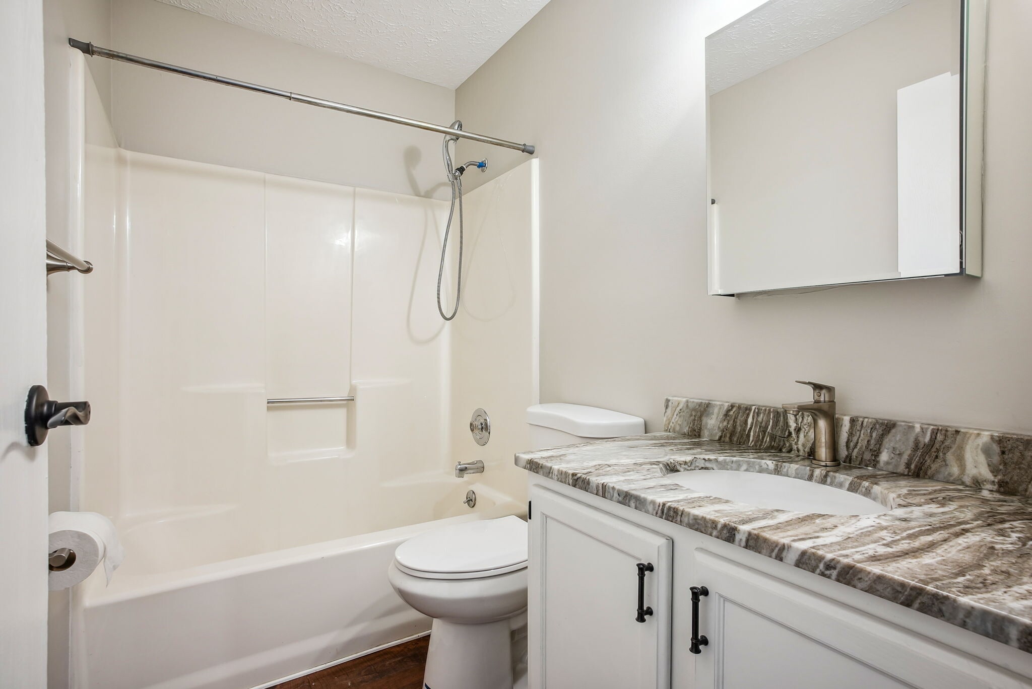 Building Photo - 700 Alta View Ct
