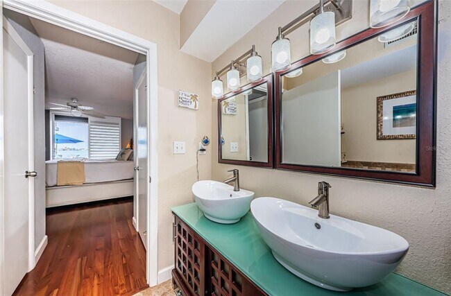 Building Photo - 6105 Bahia Del Mar Cir